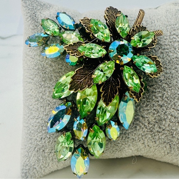 Vintage Signed Regency Brooch Pin Green Blue AB Navette Rhinestone Rare 50s 60s - Picture 3 of 14